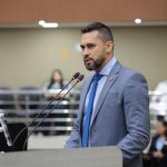 Paulo Tyrone denuncia preço dos combustíveis