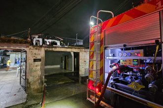 Incêndios destroem casas na Compensa e Tancredo Neves nesta segunda