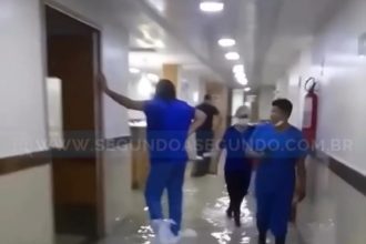 Hospital Hapvida alaga e ganha 'cachoeira' durante chuva em Manaus