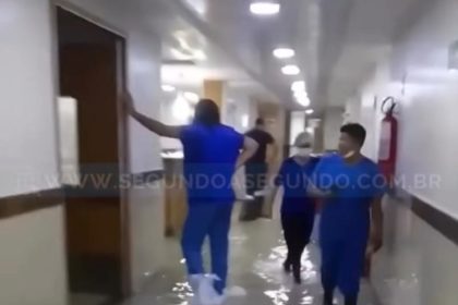 Hospital Hapvida alaga e ganha 'cachoeira' durante chuva em Manaus