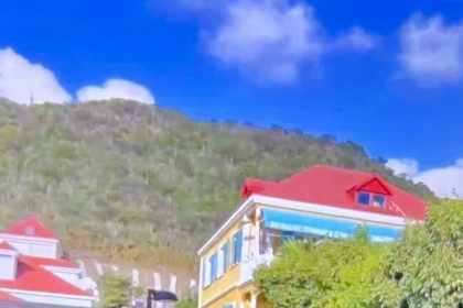 De férias no Caribe, David Almeida fica em silêncio sobre a tragédia das chuvas em Manaus