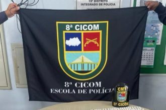 Na Compensa, homem é preso com sacola cheia de drogas