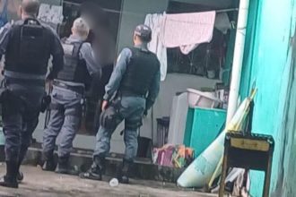 Homem faz filha refém