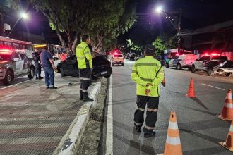 Pastoras ficam feridos após colisão de carros