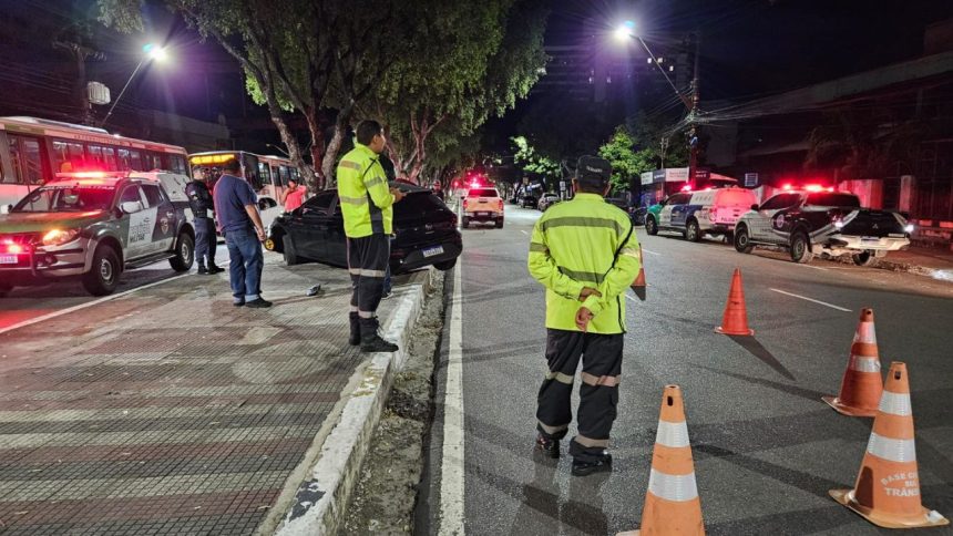 Pastoras ficam feridos após colisão de carros