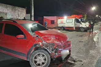 Motorista fica ferido após colisão em Manaus