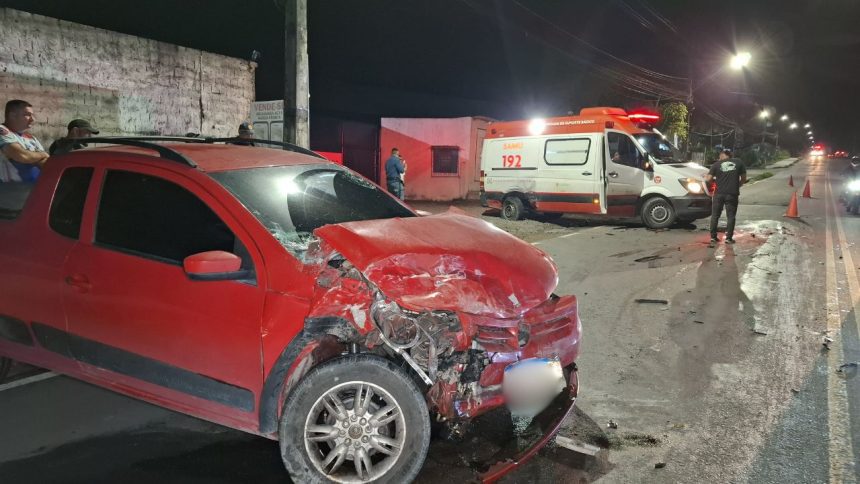 Motorista fica ferido após colisão em Manaus
