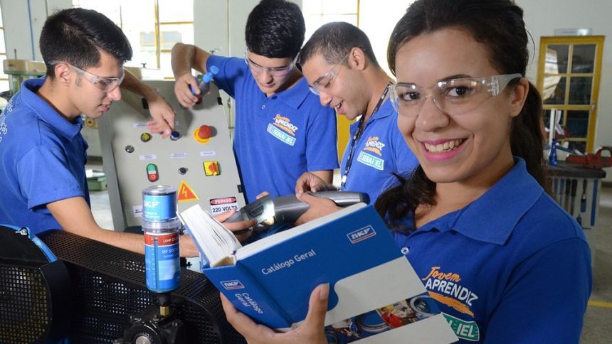 Empresas abrem vagas para Jovem Aprendiz e miram adolescentes