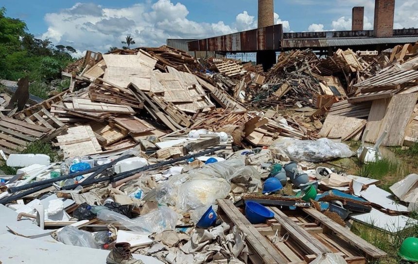 Olaria no Cacau Pirêra é multada em R$200 mil por poluir Rio Negro