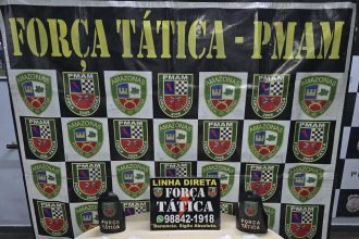 PM estoura boca de fumo e traficantes deixam para trás mochila recheada com cocaína e revólver