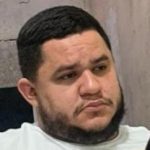 Homem é procurado por agredir companheira com bebê de colo