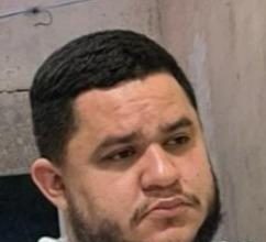 Homem é procurado por agredir companheira com bebê de colo