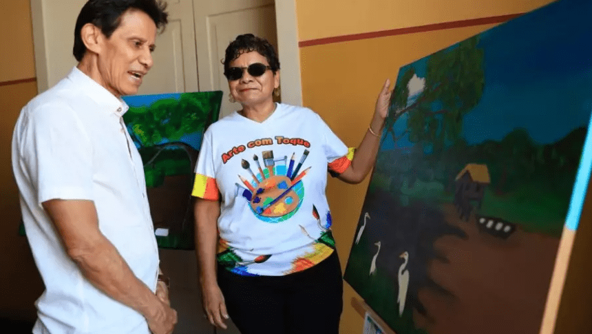Exposição do projeto Arte com Toque no Manauara