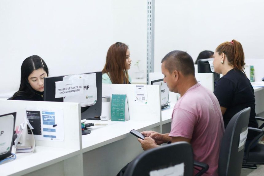 Sine fecha a semana com 459 vagas de emprego em Manaus