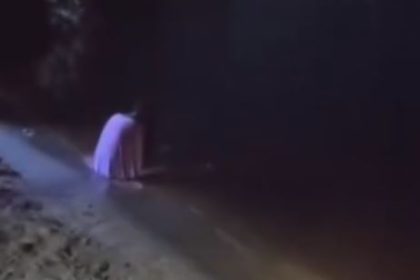 Vídeo mulher de branco na Ponta Negra