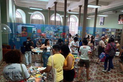 Biblioteca Pública promove troca de livros e visitas guiadas
