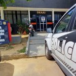 Imagem colorida mostra Delegacia Especializada-em-Atos-Infracionais-DEEAI-