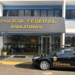Foto mostra fachada da superintendência da PF em Manaus