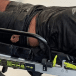 Imagem mostra homem imobilizado em condomínio de luxo na Ponta Negra