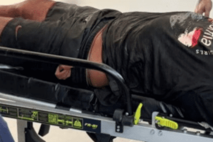 Imagem mostra homem imobilizado em condomínio de luxo na Ponta Negra