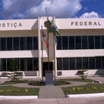 Imagem mostra prédio da Justiça Federal em Tabatinga