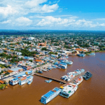 Foto mostra vista aérea do Porto de Parintins