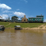 Imagem colorida mostra cidade de Islândia, no Peru