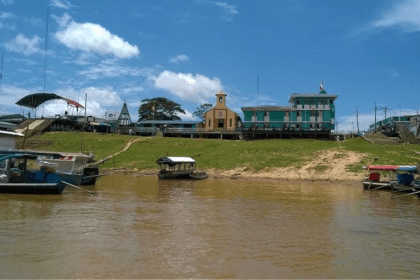 Imagem colorida mostra cidade de Islândia, no Peru