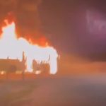 Vídeo: ônibus é incendiado durante protesto contra mudança de linha na Zona Norte de Manaus