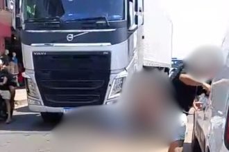 Idoso morre atropelado por carreta