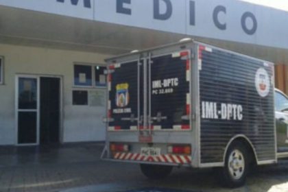 Adolescente é morto com sete facadas no pescoço por amigo em Manaus