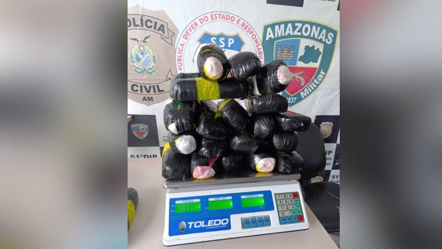Polícia apreende mais de 21 kg de cocaína em barco no interior do Amazonas