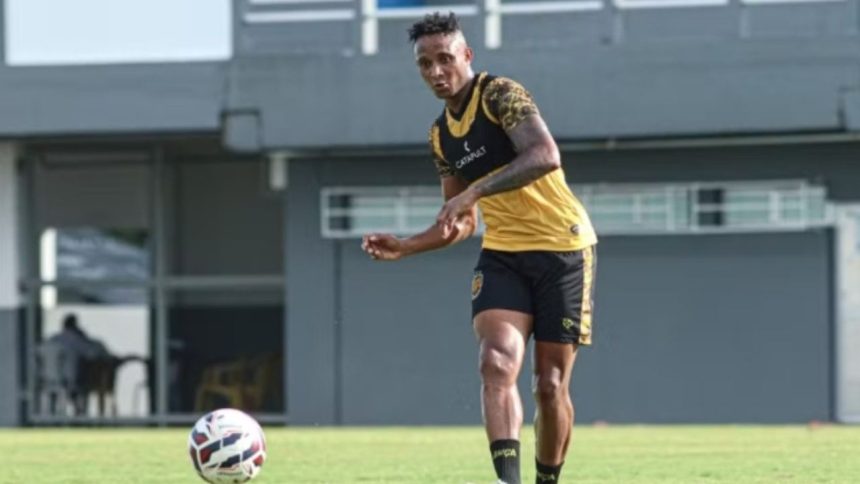 Amazonas FC anuncia contratação de lateral colombiano Nilson Castrillón