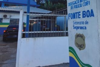 Jovem é preso após ameaçar avó com faca tipo peixeira no Amazonas