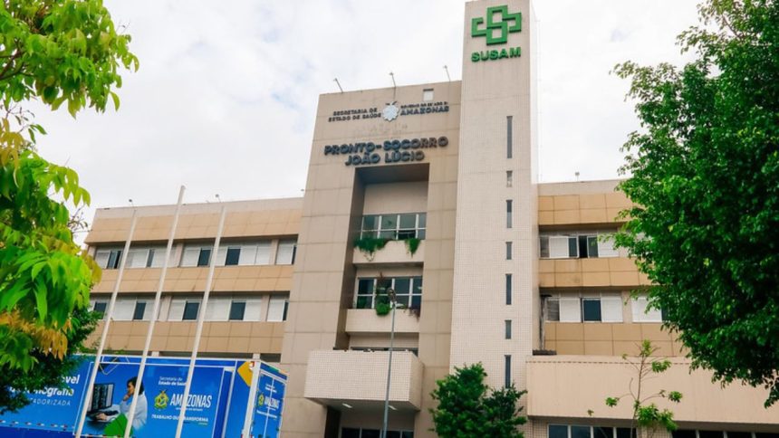 Homem perde parte da panturrilha durante colisão entre moto e caminhão em Manaus