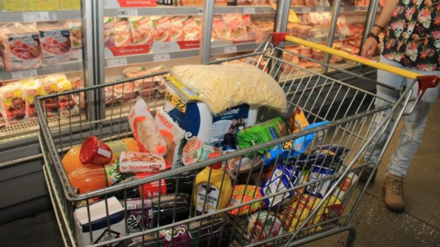 Pesquisa aponta variação de até R$ 42 na cesta básica em Manaus