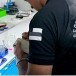 Homem é preso por desbloquear celulares roubados em Manaus