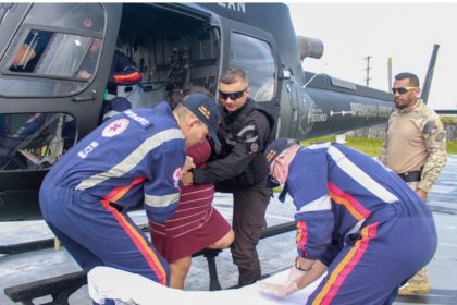 Mulher em trabalho de parto é resgatada de comunidade isolada em Iranduba