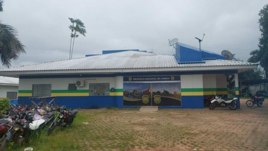 Mulher é presa no Dia das Mães por agredir e ameaçar filhas com terçado no Amazonas