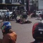 Vídeo: Óleo na pista provoca quedas de motociclistas em avenida de Manaus
