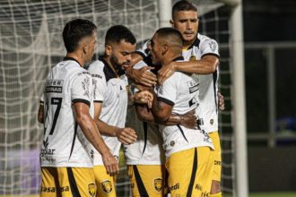 Amazonas empata com CRB nos acréscimos e deixa a lanterna da Série B