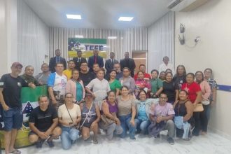 Servidores municipais de Tefé ameaçam paralisação após nove anos sem reajuste salarial