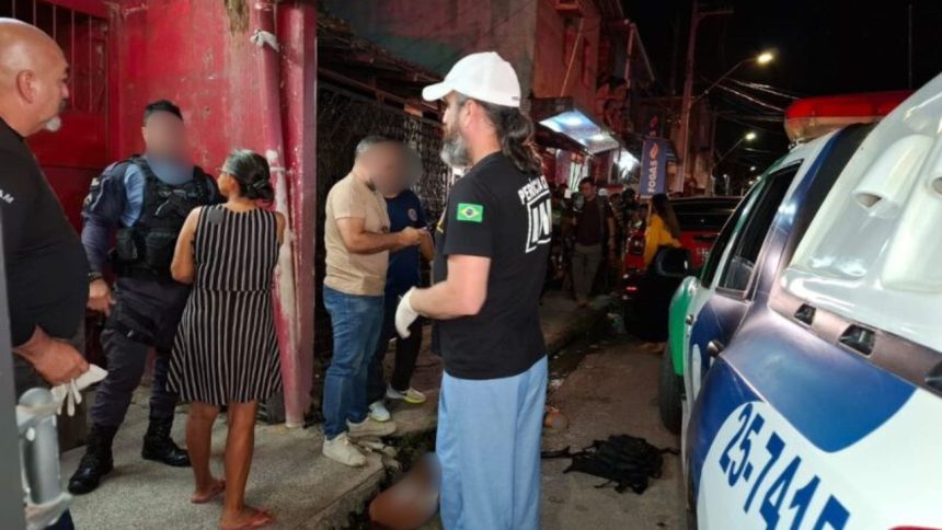 Homem morto a tiros em frente a mercadinho de Manaus