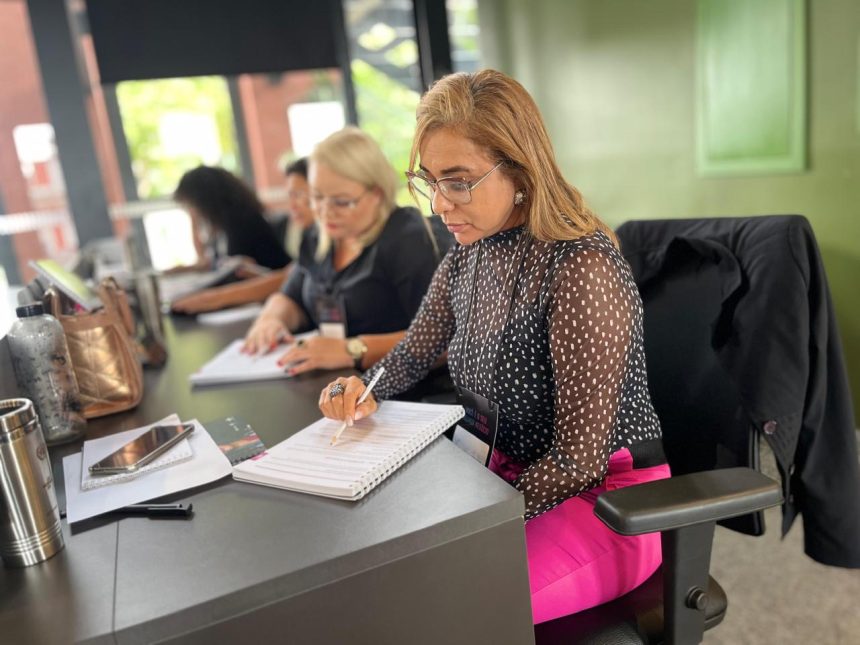 Curso gratuito de Secretariado e Rotinas Administrativas abre inscrições em Manaus