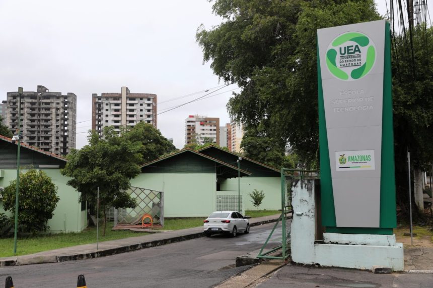 Festival Estela transforma escola de tecnologia da UEA em palco do Rock