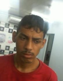 Homem é procurado por roubo a ônibus da linha 008