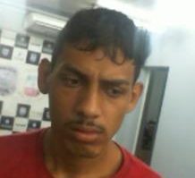 Homem é procurado por roubo a ônibus da linha 008