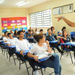 Justiça suspende cortes salariais de educadores certificados