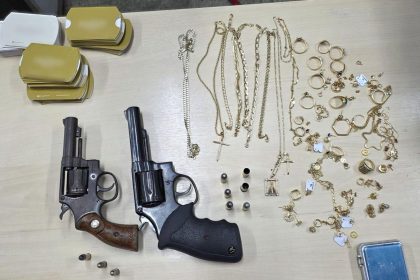 Quadrilha é presa em flagrante envolvida em roubo de joias avaliadas em R$180 mil
