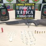 Apreensão de armas e drogas pela Força Tática após confronto entre facções criminosas.